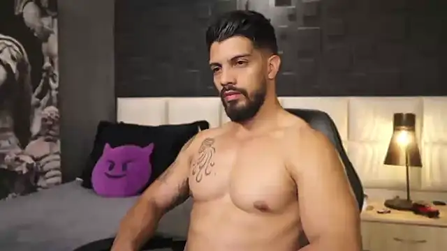 Snapshot of DannSaenz chatting on 02.21.25 DannSaenz online show from 02.21.25