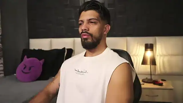 Snapshot of DannSaenz chatting on 02.22.25 DannSaenz online show from 02.22.25