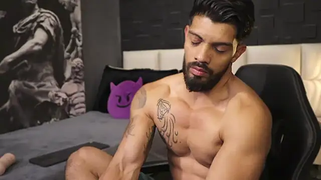 Snapshot of DannSaenz chatting on 02.22.25 DannSaenz online show from 02.22.25