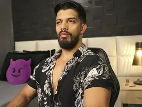 Snapshot of DannSaenz chatting on 02.24.25 DannSaenz online show from 02.24.25