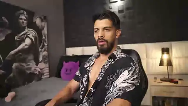 Snapshot of DannSaenz chatting on 02.24.25 DannSaenz online show from 02.24.25