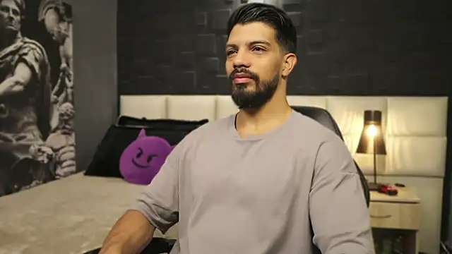 Snapshot of DannSaenz chatting on 02.25.25 DannSaenz online show from 02.25.25