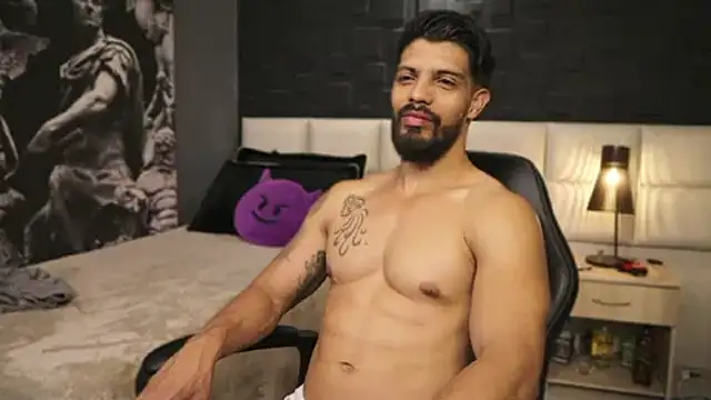 Snapshot of DannSaenz chatting on 02.25.25 DannSaenz online show from 02.25.25