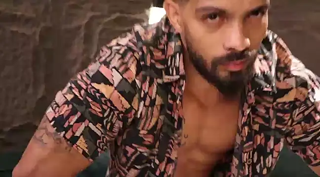 Snapshot of DannSaenz chatting on 03.03.25 DannSaenz online show from 03.03.25