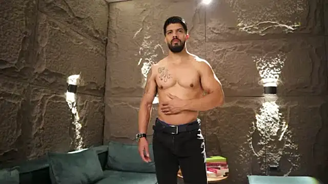 Snapshot of DannSaenz chatting on 03.04.25 DannSaenz online show from 03.04.25