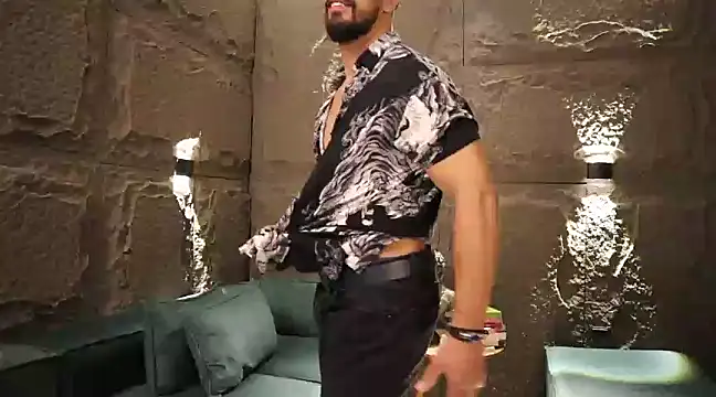 Snapshot of DannSaenz chatting on 03.04.25 DannSaenz online show from 03.04.25