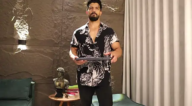 Snapshot of DannSaenz chatting on 03.04.25 DannSaenz online show from 03.04.25