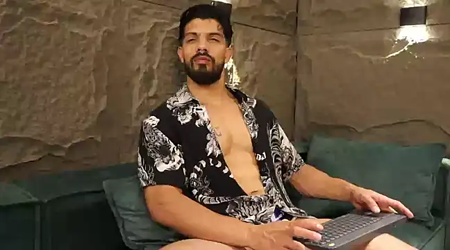 Snapshot of DannSaenz chatting on 03.05.25 DannSaenz online show from 03.05.25