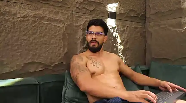 Snapshot of DannSaenz chatting on 03.05.25 DannSaenz online show from 03.05.25