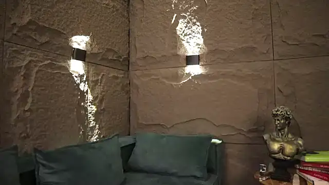 Snapshot of DannSaenz chatting on 03.07.25 DannSaenz online show from 03.07.25