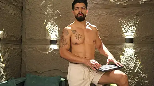 Snapshot of DannSaenz chatting on 03.11.25 DannSaenz online show from 03.11.25