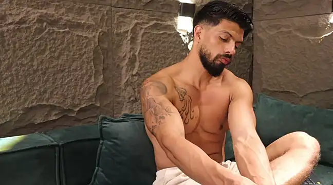 Snapshot of DannSaenz chatting on 03.11.25 DannSaenz online show from 03.11.25