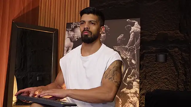 Snapshot of DannSaenz chatting on 09.10.25 DannSaenz online show from 09.10.25