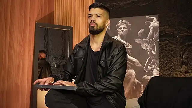 Snapshot of DannSaenz chatting on 09.14.25 DannSaenz online show from 09.14.25