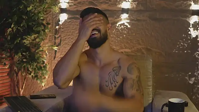 Snapshot of DannSaenz chatting on 09.25.25 DannSaenz online show from 09.25.25