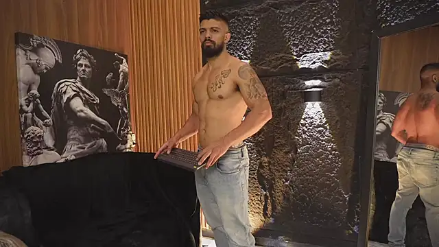 Snapshot of DannSaenz chatting on 10.05.25 DannSaenz online show from 10.05.25