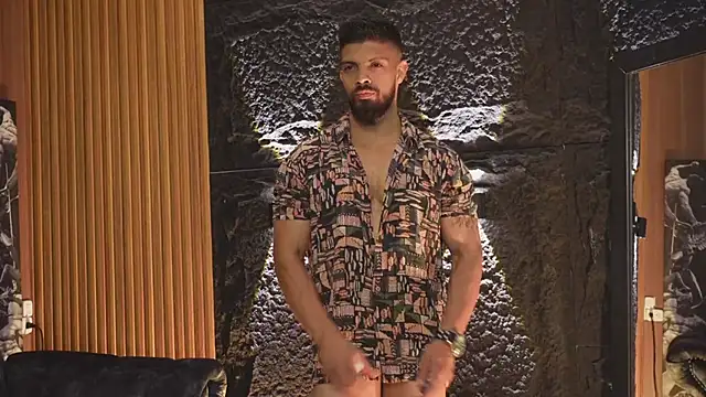 Snapshot of DannSaenz chatting on 10.16.25 DannSaenz online show from 10.16.25