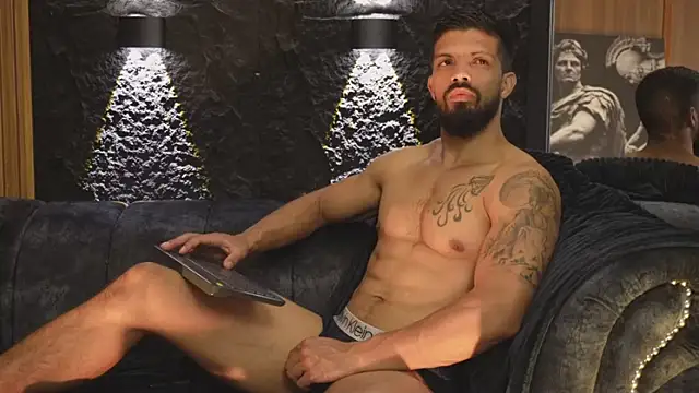 Snapshot of DannSaenz chatting on 10.25.25 DannSaenz online show from 10.25.25