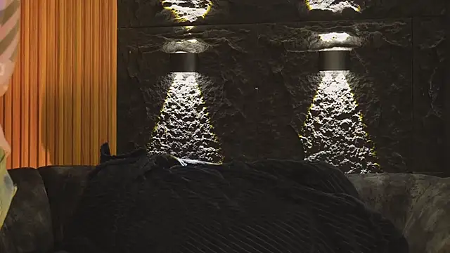 Snapshot of DannSaenz chatting on 10.28.25 DannSaenz online show from 10.28.25