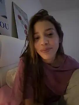 Snapshot of DanielaSaenz0 chatting on 09.20.25 DanielaSaenz0 online show from 09.20.25