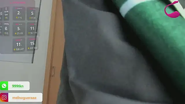 Snapshot of DanielaSaenz0 chatting on 10.22.25 DanielaSaenz0 online show from 10.22.25