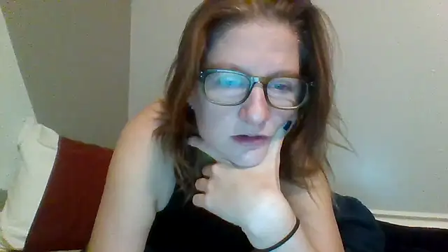 Snapshot of Eluradess chatting on 10.12.25 Eluradess online show from 10.12.25