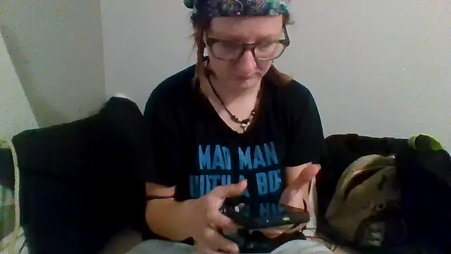 Snapshot of Eluradess chatting on 10.16.25 Eluradess online show from 10.16.25