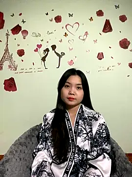 Snapshot of Maeve2k5 chatting on 12.04.24 Maeve2k5 online show from 12.04.24