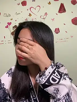 Snapshot of Maeve2k5 chatting on 12.11.24 Maeve2k5 online show from 12.11.24