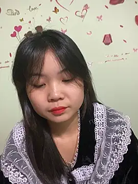 Snapshot of Maeve2k5 chatting on 12.12.24 Maeve2k5 online show from 12.12.24