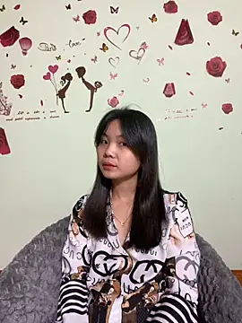 Snapshot of Maeve2k5 chatting on 12.12.24 Maeve2k5 online show from 12.12.24