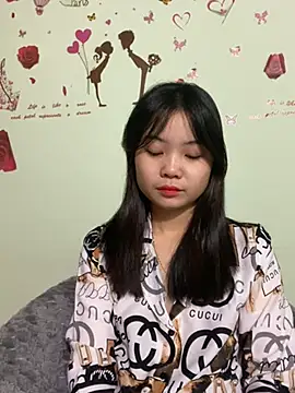 Snapshot of Maeve2k5 chatting on 12.13.24 Maeve2k5 online show from 12.13.24