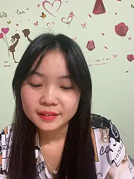 Snapshot of Maeve2k5 chatting on 12.17.24 Maeve2k5 online show from 12.17.24