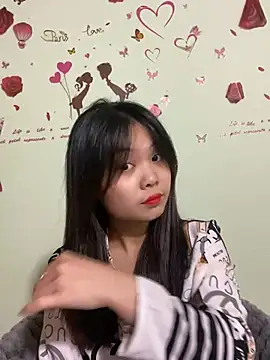 Snapshot of Maeve2k5 chatting on 12.18.24 Maeve2k5 online show from 12.18.24