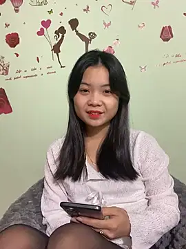 Snapshot of Maeve2k5 chatting on 12.24.24 Maeve2k5 online show from 12.24.24