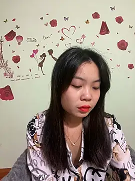 Snapshot of Maeve2k5 chatting on 12.25.24 Maeve2k5 online show from 12.25.24