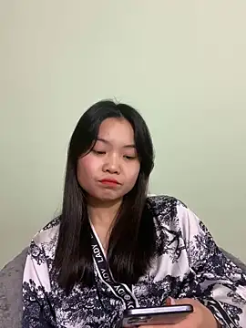 Snapshot of Maeve2k5 chatting on 01.04.25 Maeve2k5 online show from 01.04.25