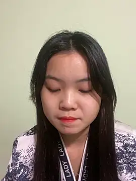 Snapshot of Maeve2k5 chatting on 01.04.25 Maeve2k5 online show from 01.04.25