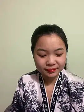 Snapshot of Maeve2k5 chatting on 01.04.25 Maeve2k5 online show from 01.04.25