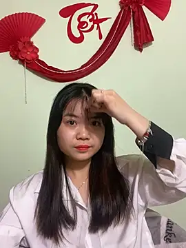 Snapshot of Maeve2k5 chatting on 02.04.25 Maeve2k5 online show from 02.04.25