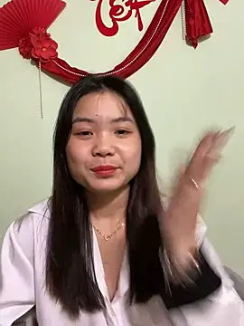 Snapshot of Maeve2k5 chatting on 02.05.25 Maeve2k5 online show from 02.05.25