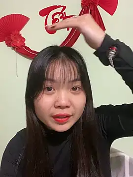 Snapshot of Maeve2k5 chatting on 02.08.25 Maeve2k5 online show from 02.08.25