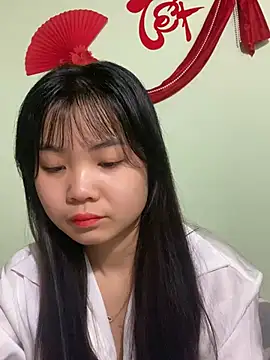 Snapshot of Maeve2k5 chatting on 02.24.25 Maeve2k5 online show from 02.24.25