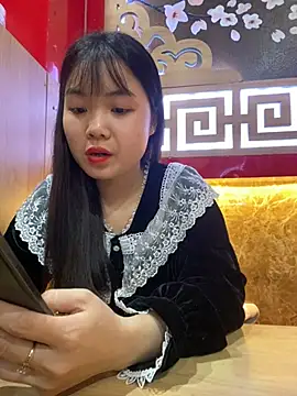 Snapshot of Maeve2k5 chatting on 03.13.25 Maeve2k5 online show from 03.13.25