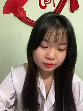 Snapshot of Maeve2k5 chatting on 03.18.25 Maeve2k5 online show from 03.18.25