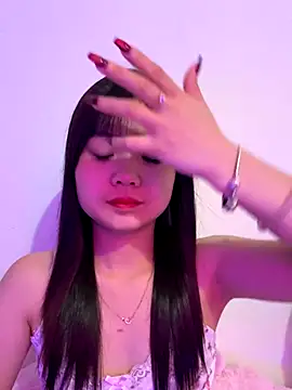 Snapshot of Maeve2k5 chatting on 09.30.25 Maeve2k5 online show from 09.30.25