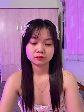 Snapshot of Maeve2k5 chatting on 09.30.25 Maeve2k5 online show from 09.30.25