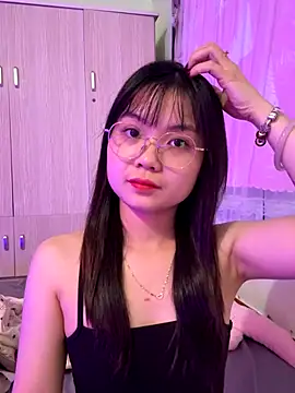 Snapshot of Maeve2k5 chatting on 10.02.25 Maeve2k5 online show from 10.02.25