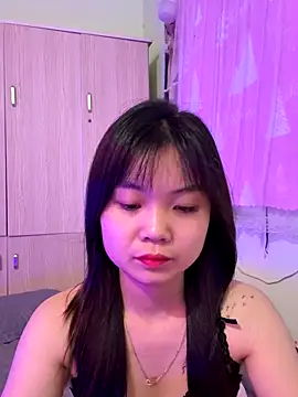 Snapshot of Maeve2k5 chatting on 10.04.25 Maeve2k5 online show from 10.04.25