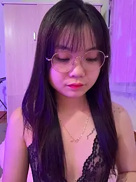 Snapshot of Maeve2k5 chatting on 10.05.25 Maeve2k5 online show from 10.05.25